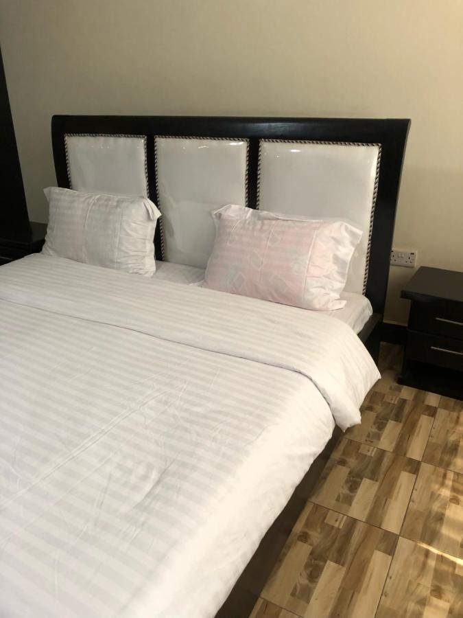 Royal Hotel Apartments カンパラ エクステリア 写真