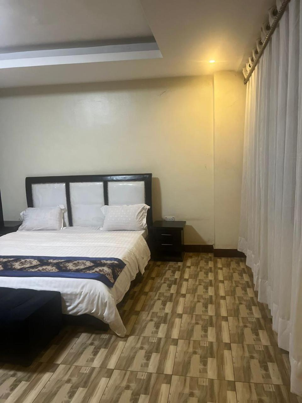 Royal Hotel Apartments カンパラ エクステリア 写真