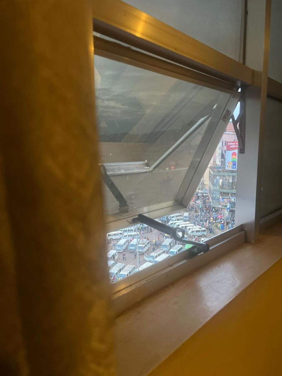 Royal Hotel Apartments カンパラ エクステリア 写真